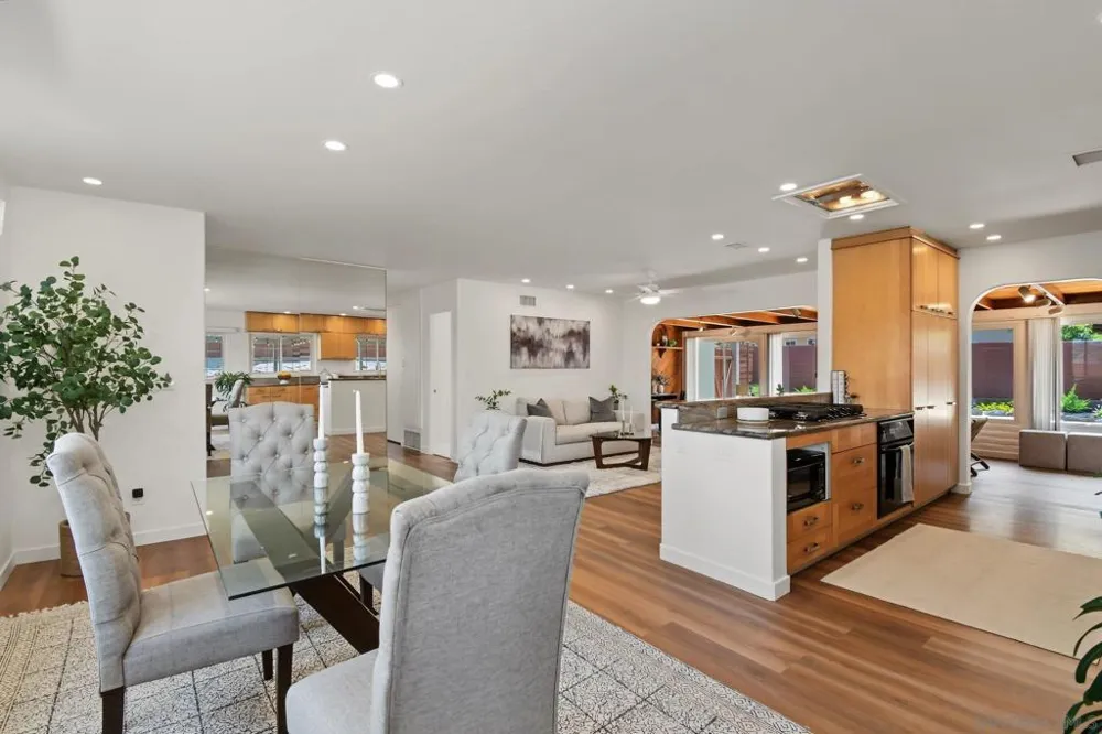 7118 Conestoga San Diego, CA 92120