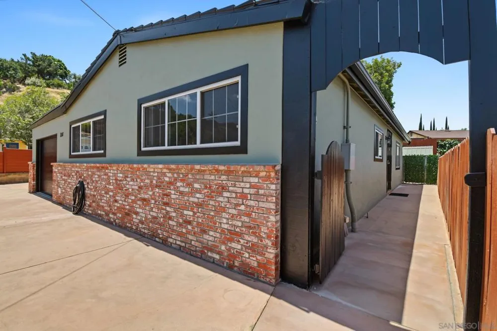7118 Conestoga San Diego, CA 92120