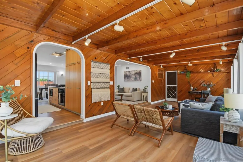 7118 Conestoga San Diego, CA 92120
