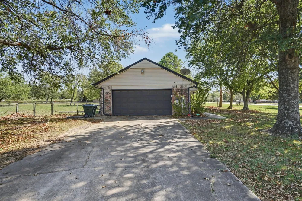 9711 S 236th East EastAvenue Broken Arrow, OK 74014