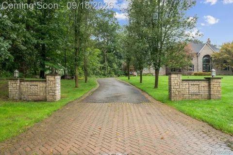 1400 Valleycrest Court