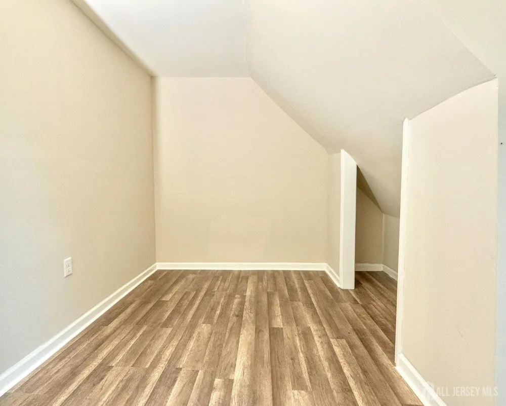 186 17th Street #2 East Orange, NJ 07017