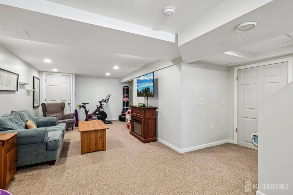 13 Highview Road East Brunswick, NJ 08816