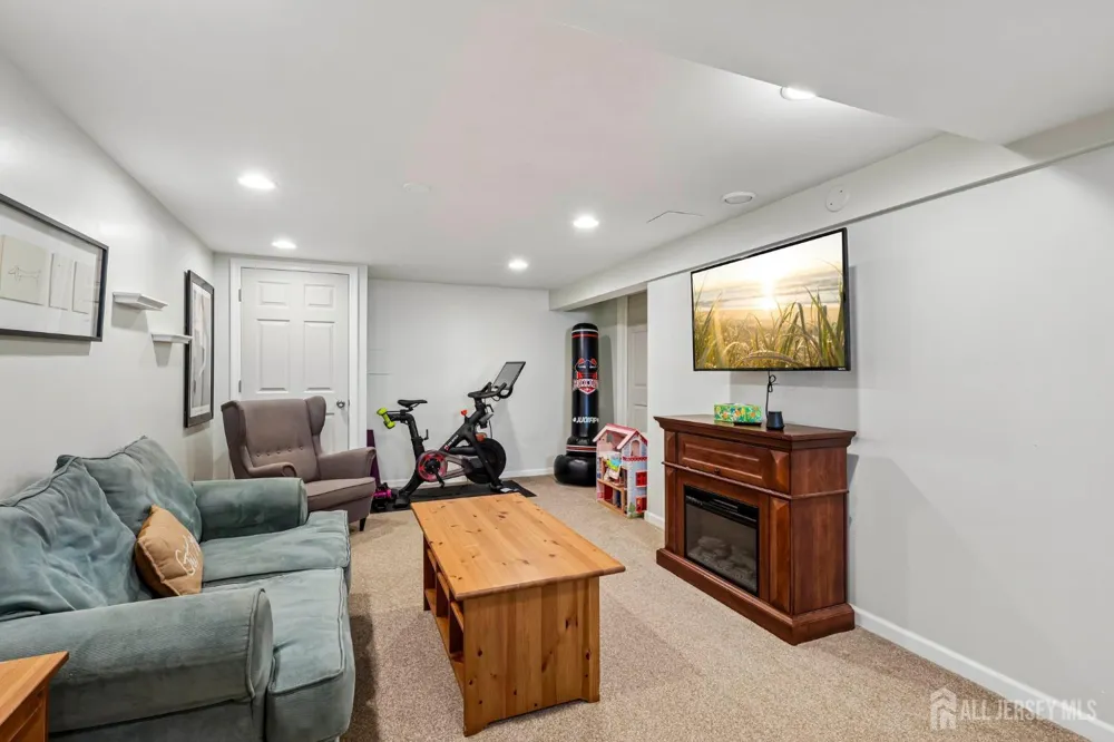 13 Highview Road East Brunswick, NJ 08816