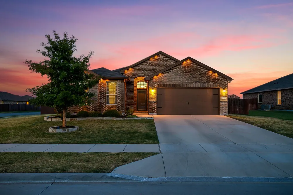 432 Windsail Lane Azle, TX 76020