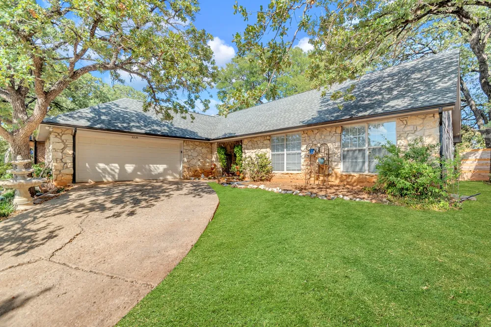 2225 Ridgedale Drive Arlington, TX 76013