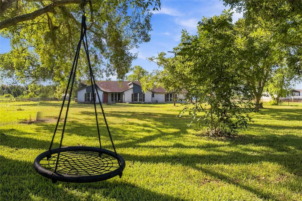 4697 Wickwillow Lane Alvin, TX 77511