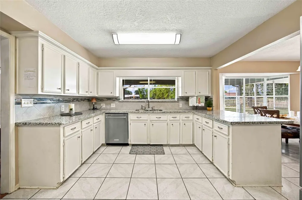 4697 Wickwillow Lane Alvin, TX 77511