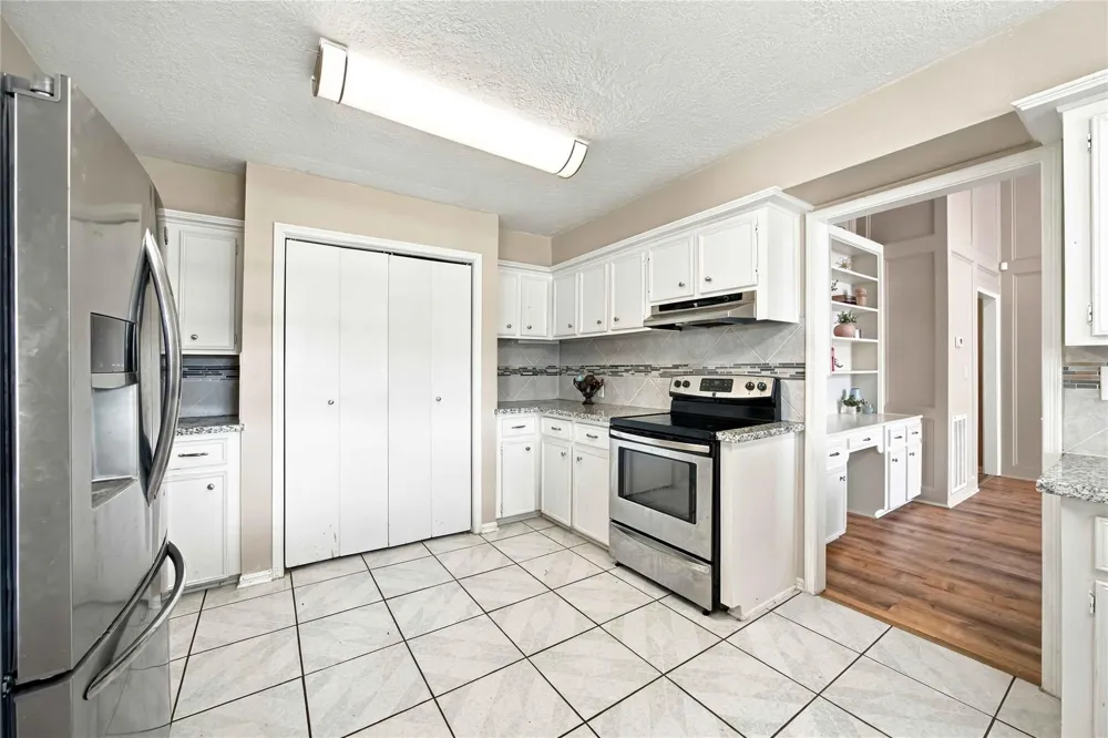 4697 Wickwillow Lane Alvin, TX 77511