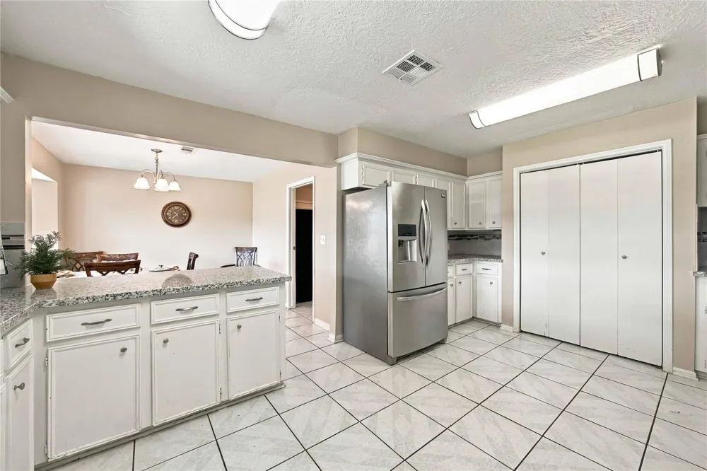 4697 Wickwillow Lane Alvin, TX 77511