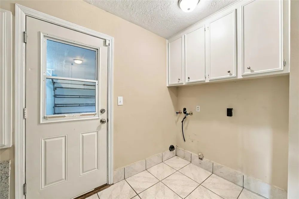 4697 Wickwillow Lane Alvin, TX 77511