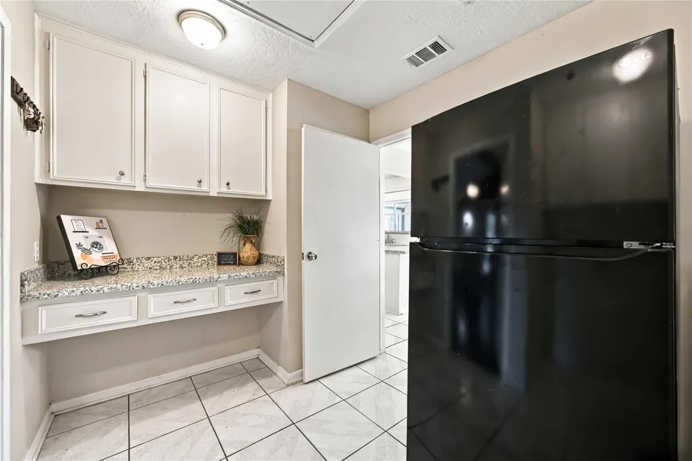 4697 Wickwillow Lane Alvin, TX 77511