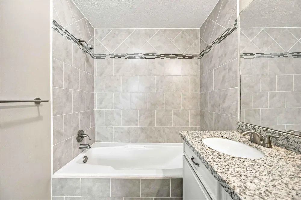 4697 Wickwillow Lane Alvin, TX 77511