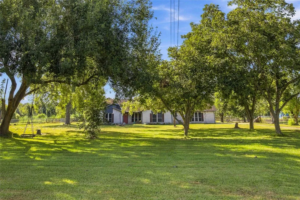 4697 Wickwillow Lane Alvin, TX 77511