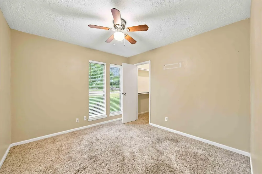 4697 Wickwillow Lane Alvin, TX 77511