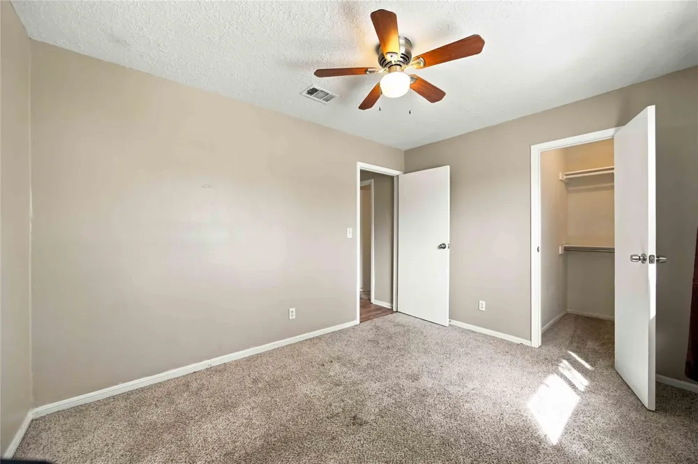 4697 Wickwillow Lane Alvin, TX 77511