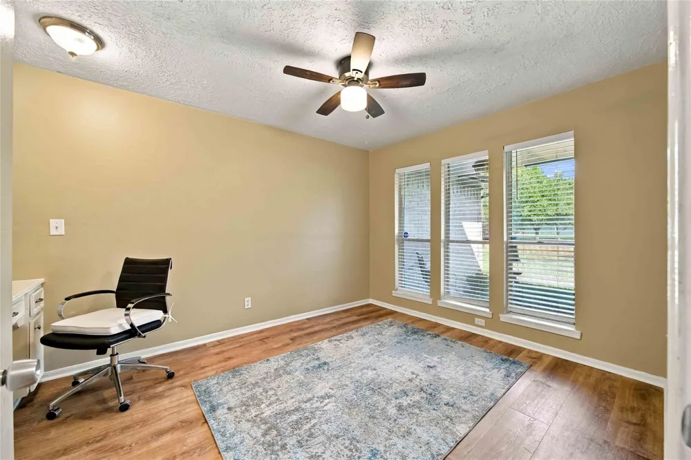 4697 Wickwillow Lane Alvin, TX 77511