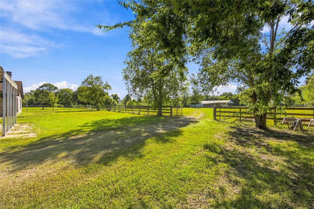 4697 Wickwillow Lane Alvin, TX 77511