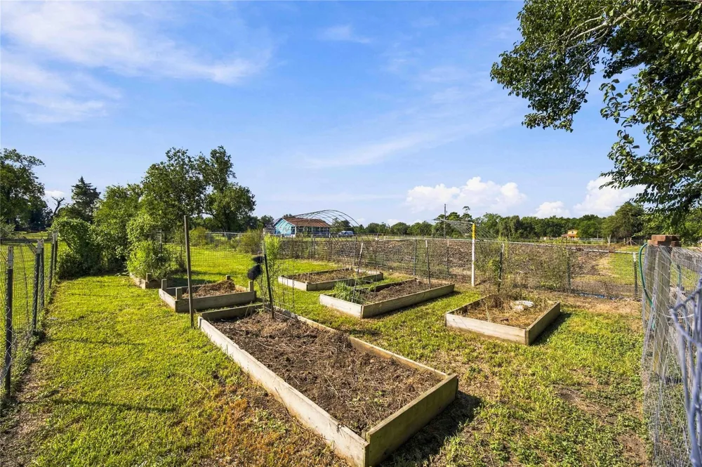 4697 Wickwillow Lane Alvin, TX 77511
