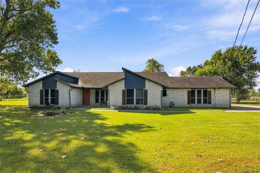 4697 Wickwillow Lane Alvin, TX 77511
