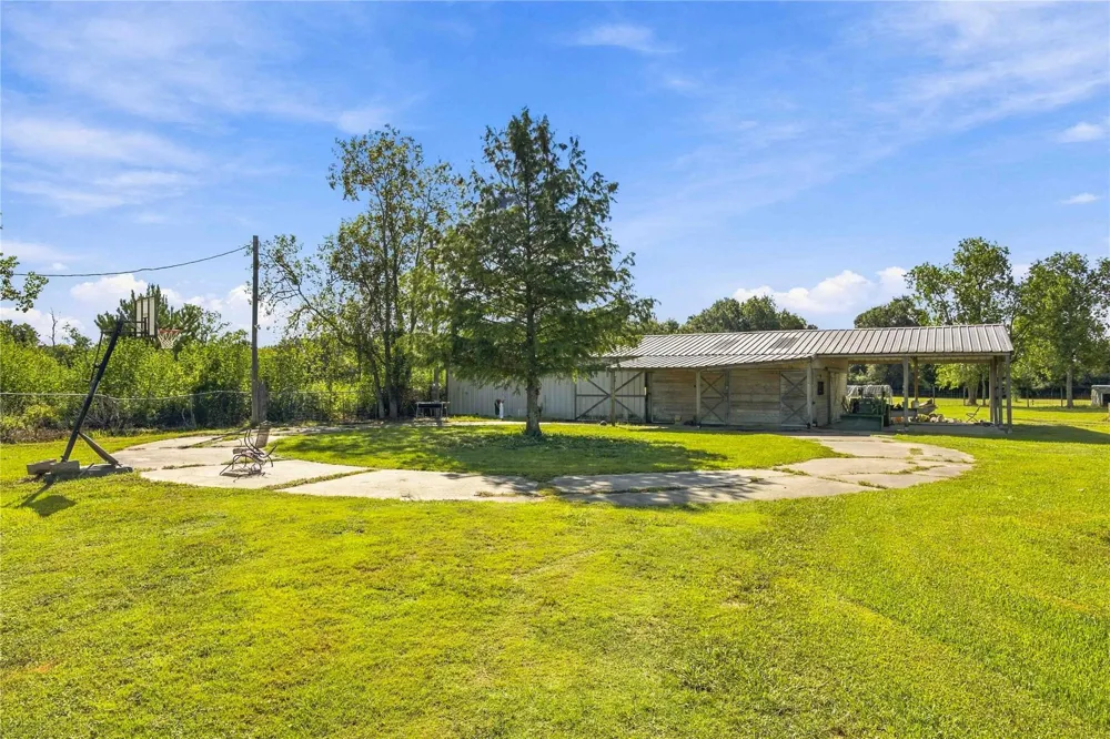 4697 Wickwillow Lane Alvin, TX 77511