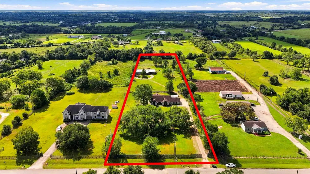 4697 Wickwillow Lane Alvin, TX 77511
