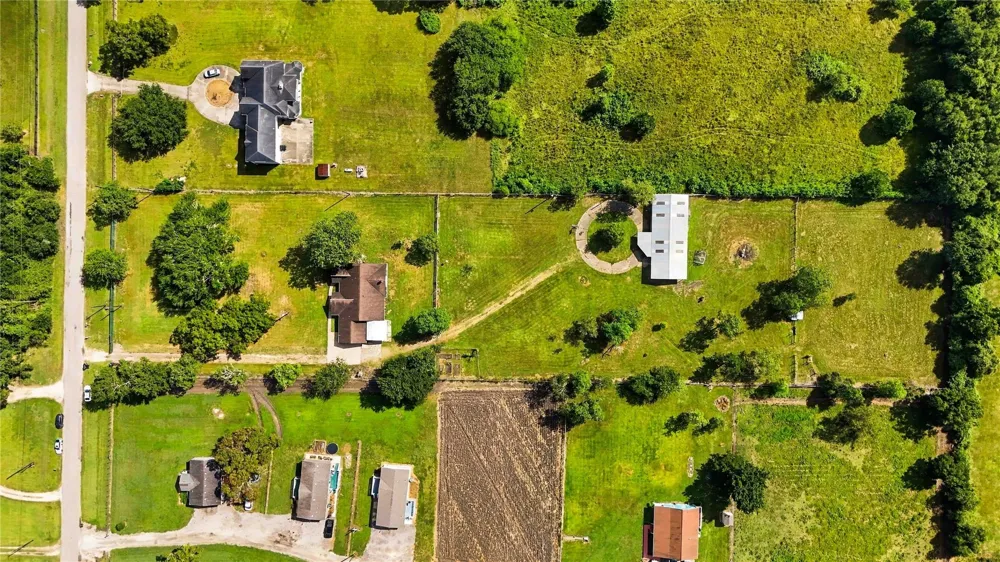 4697 Wickwillow Lane Alvin, TX 77511