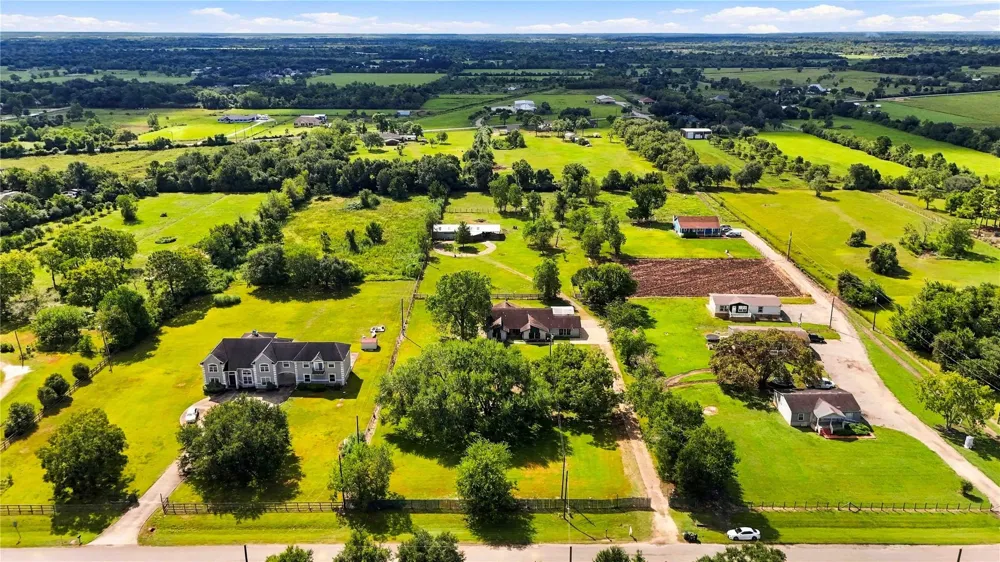 4697 Wickwillow Lane Alvin, TX 77511