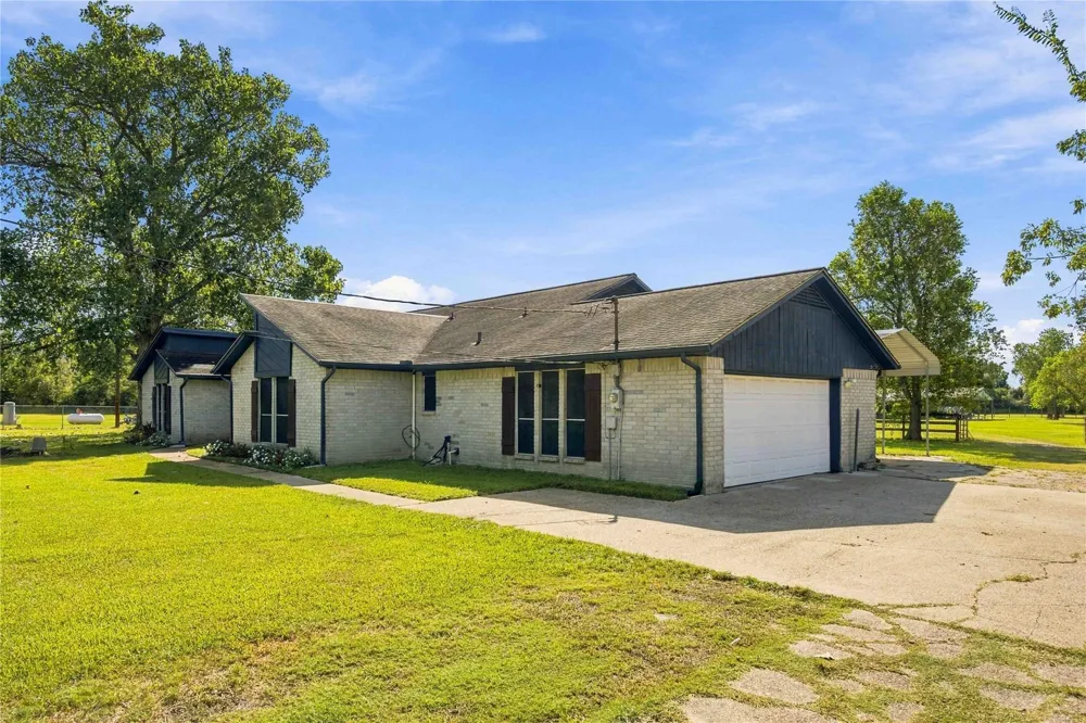 4697 Wickwillow Lane Alvin, TX 77511