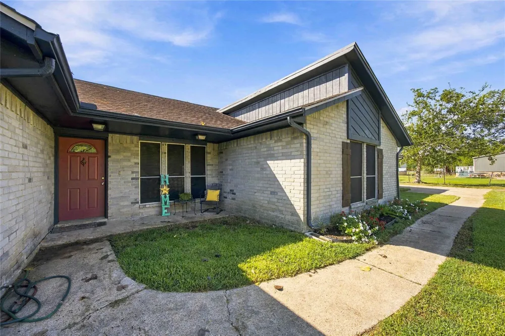 4697 Wickwillow Lane Alvin, TX 77511