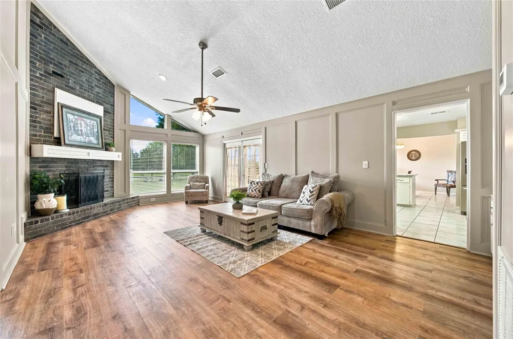4697 Wickwillow Lane Alvin, TX 77511