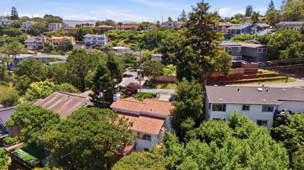 1580 Winding Way Belmont, CA 94002