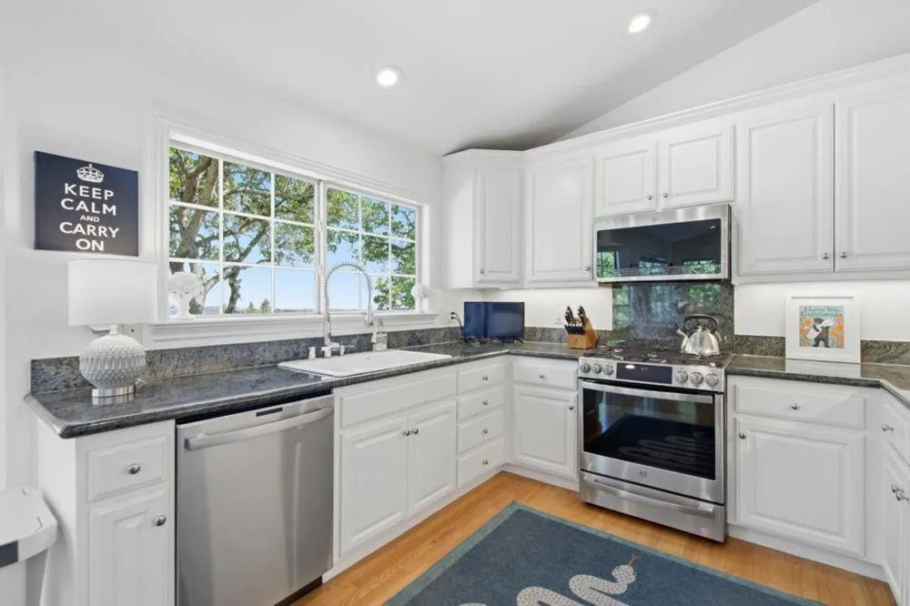 1580 Winding Way Belmont, CA 94002