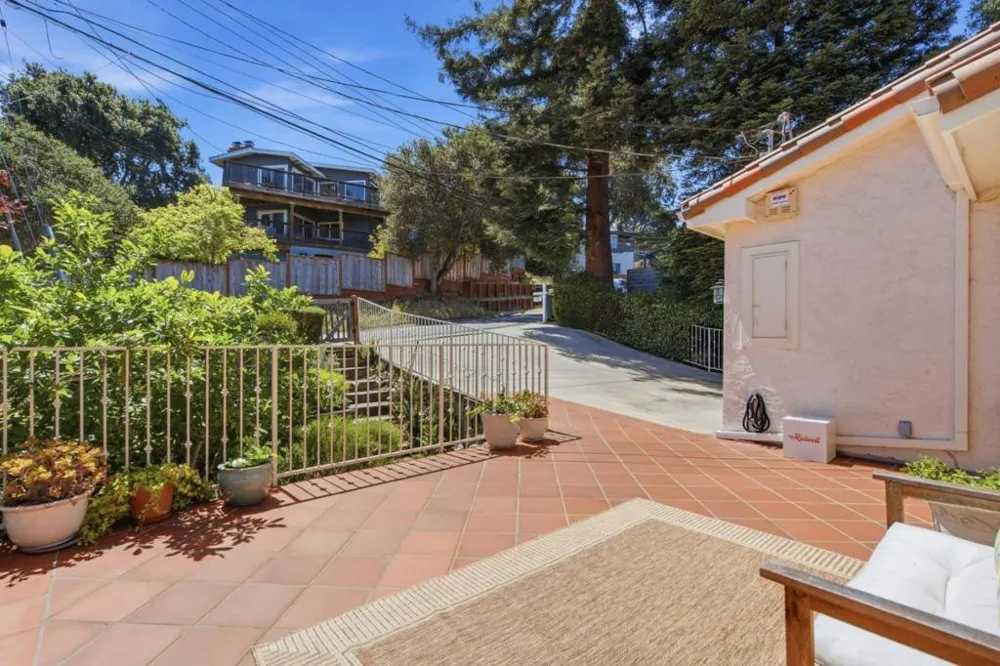 1580 Winding Way Belmont, CA 94002