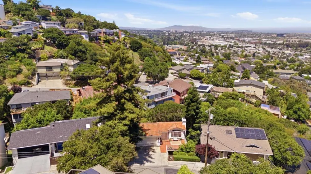 1580 Winding Way Belmont, CA 94002