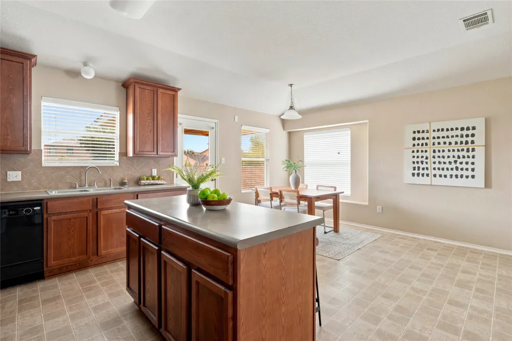 405 Bandara Woods Boulevard Elgin, TX 78621