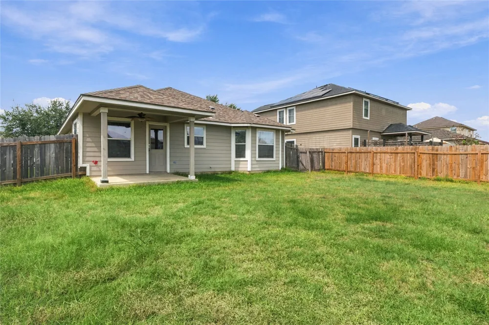405 Bandara Woods Boulevard Elgin, TX 78621