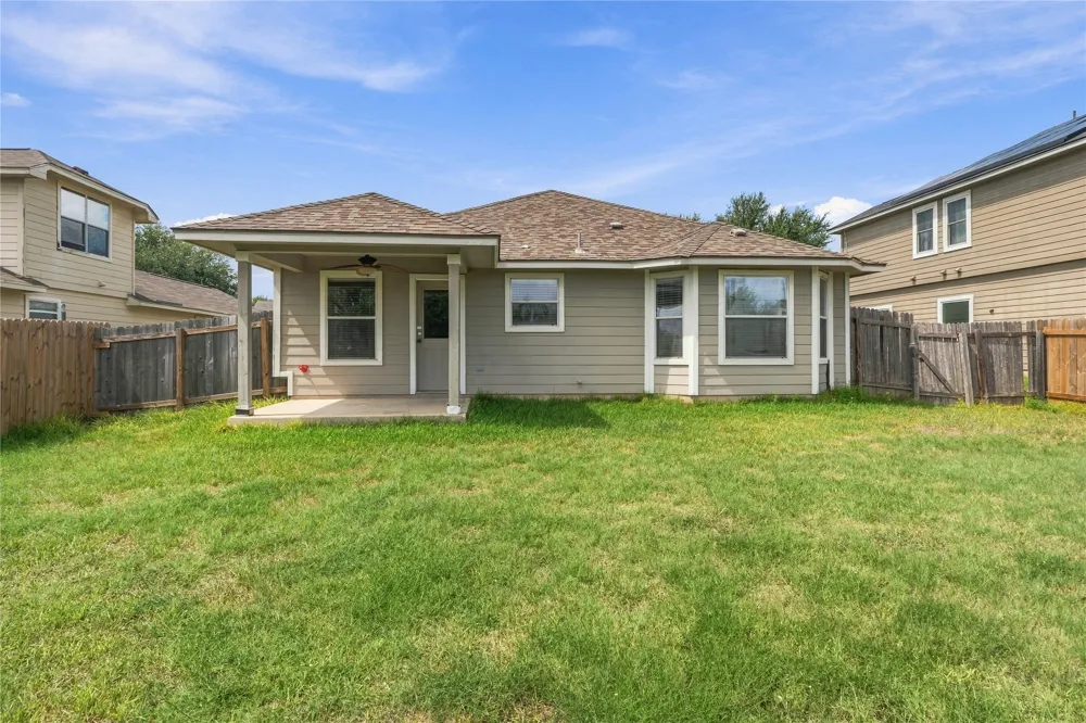 405 Bandara Woods Boulevard Elgin, TX 78621