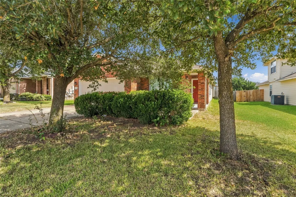 405 Bandara Woods Boulevard Elgin, TX 78621