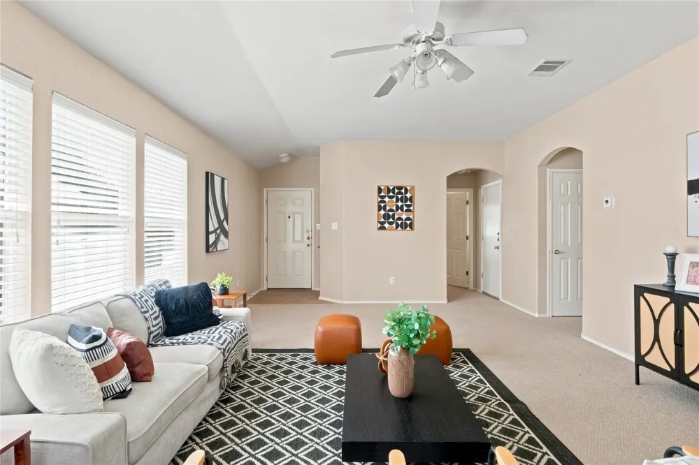 405 Bandara Woods Boulevard Elgin, TX 78621