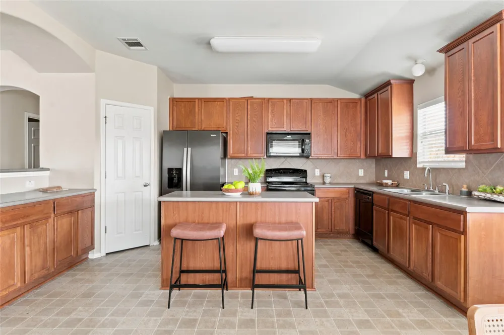 405 Bandara Woods Boulevard Elgin, TX 78621