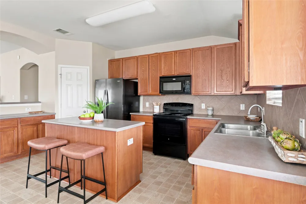 405 Bandara Woods Boulevard Elgin, TX 78621