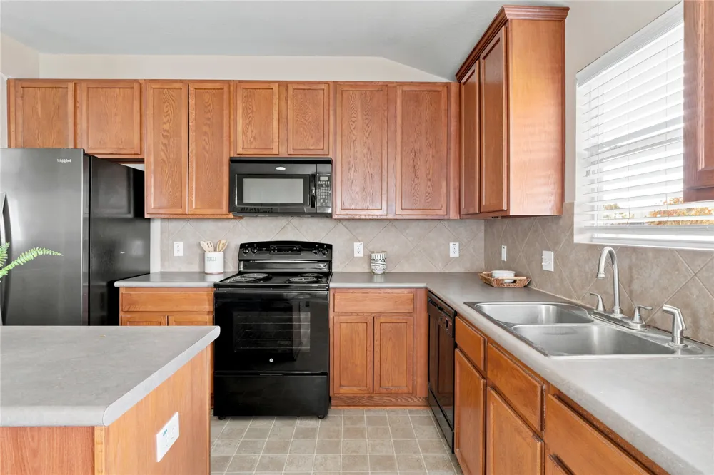 405 Bandara Woods Boulevard Elgin, TX 78621