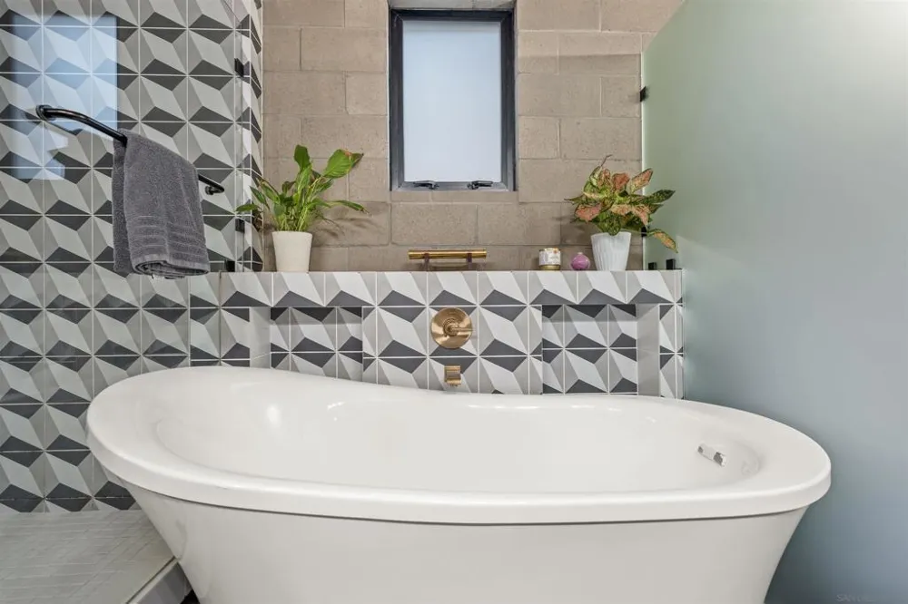 3784 8th San Diego, CA 92103