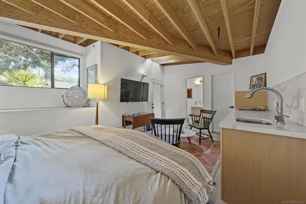 3784 8th San Diego, CA 92103