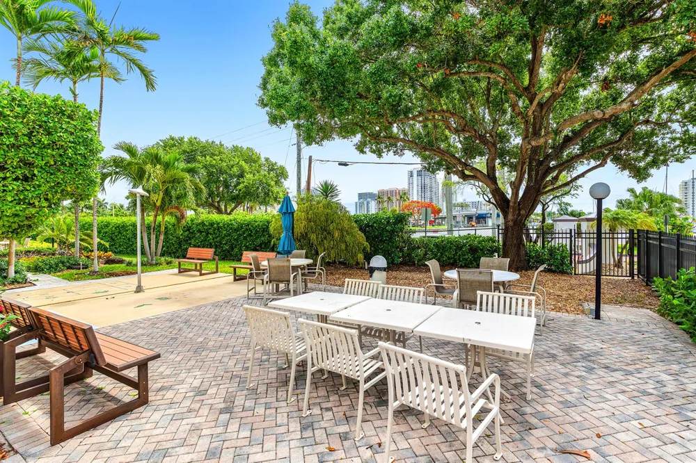 2500 E Las Olas Boulevard #1901 Fort Lauderdale, FL 33301