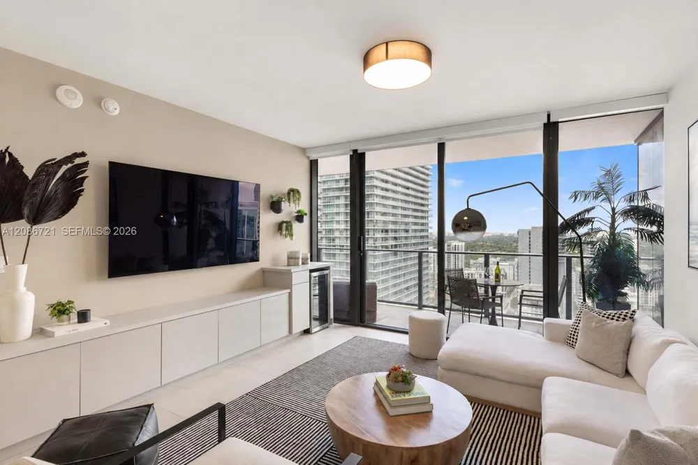 1000 Brickell Plaza #2704 Miami, FL 33131