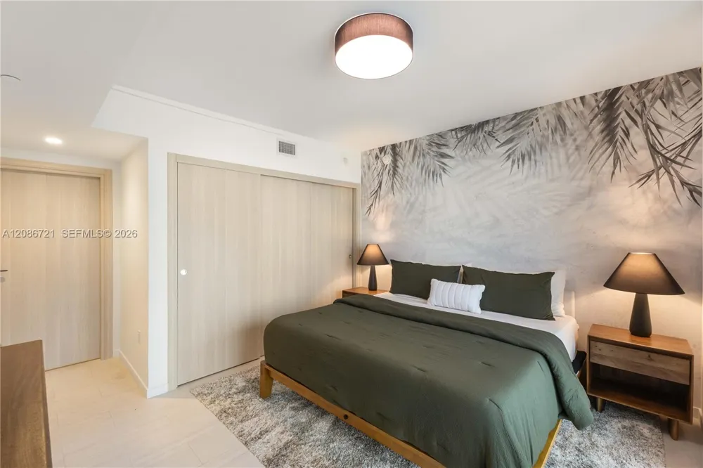 1000 Brickell Plaza #2704 Miami, FL 33131