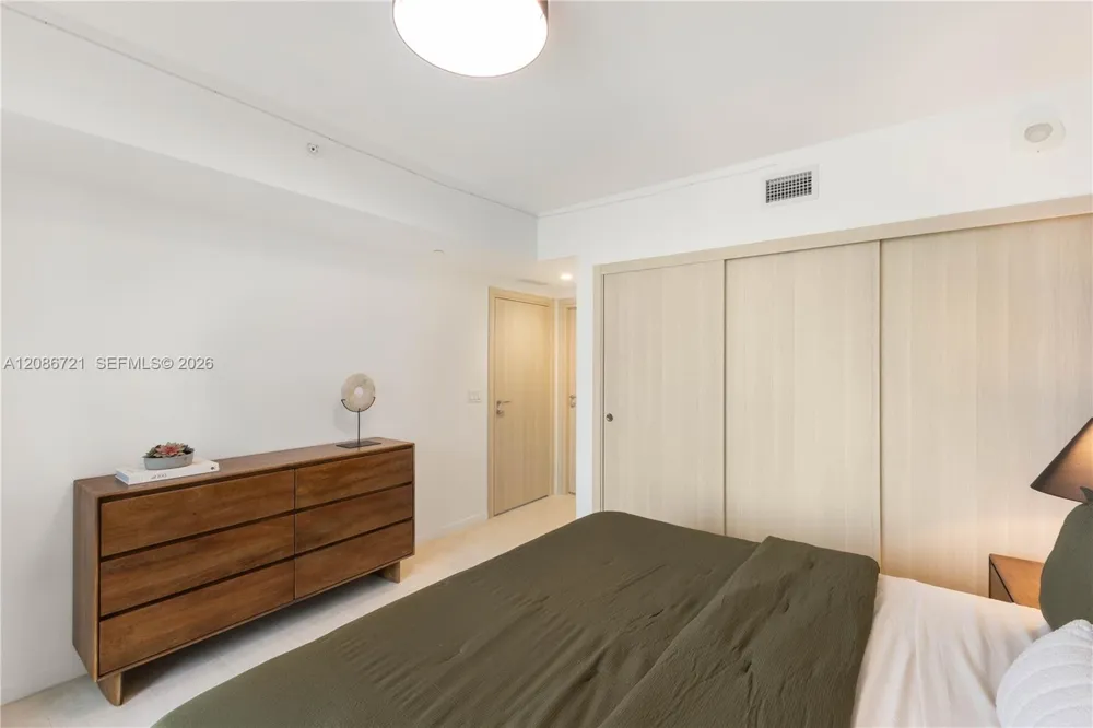 1000 Brickell Plaza #2704 Miami, FL 33131