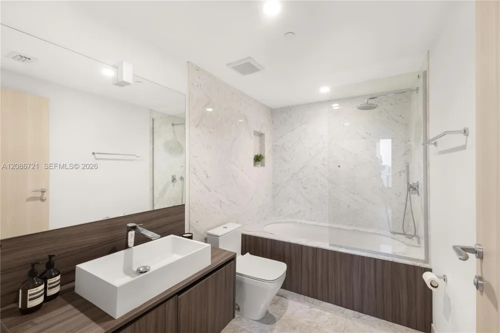 1000 Brickell Plaza #2704 Miami, FL 33131